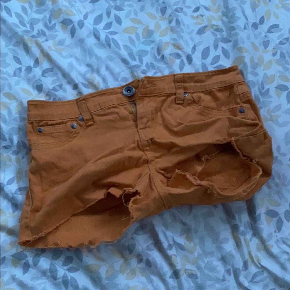 M low rise london yellow shorts.
